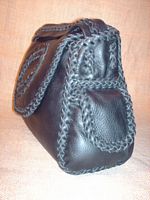  This side view helps show the different braids this purse is made with. 