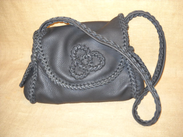  Here is another purse of this style that has (what I call) a tri-loop applique on the flap. I was also flattered by what she wrote to me and what she put in her blog about the purse. 